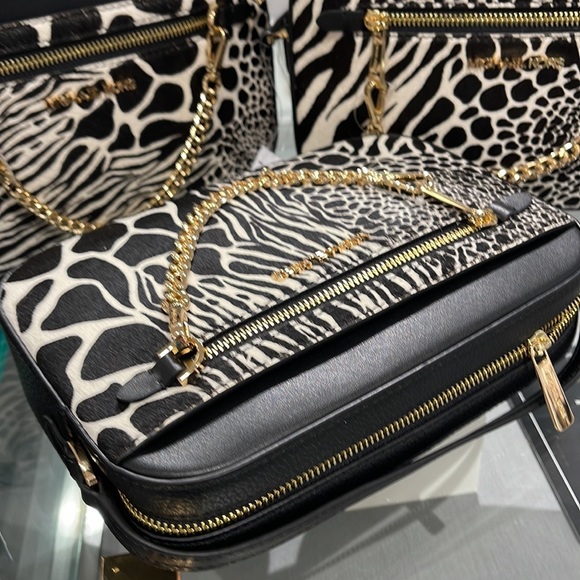 MICHAEL KORS JET SET LARGE EAST WEST ZIP POCKET CHAIN XBODY BLACK
NWT - Picture 16 of 16